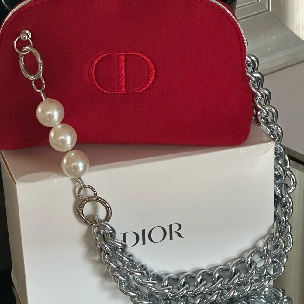 Dior - Picture 1 of 16